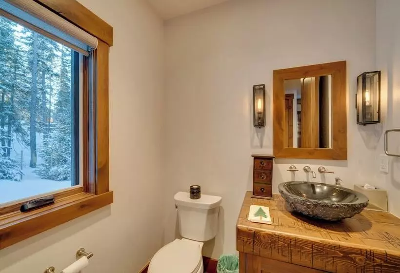 Custom Ski In/out Chalet With Hot Tub & Wet Bars!