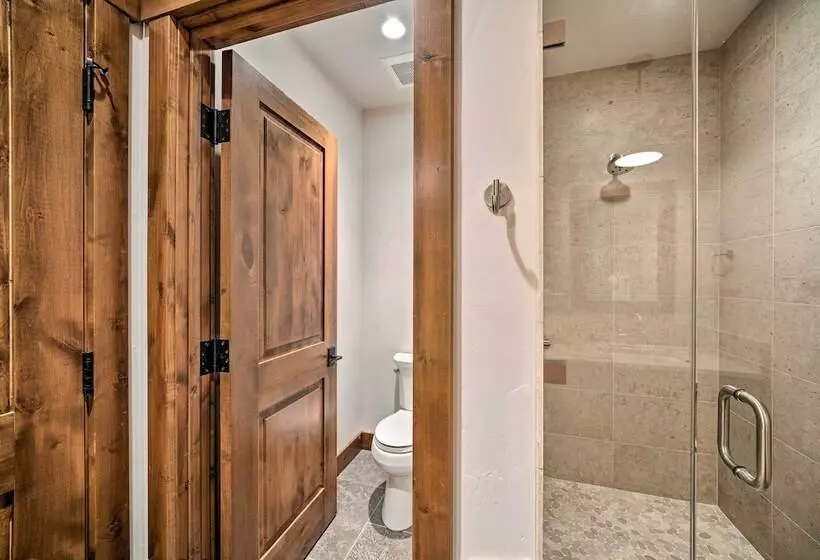 Custom Ski In/out Chalet With Hot Tub & Wet Bars!