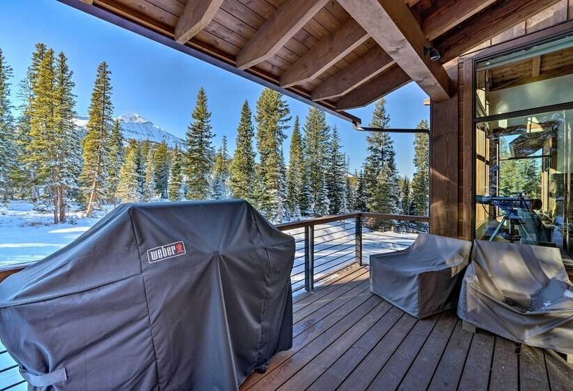 Custom Ski In/out Chalet With Hot Tub & Wet Bars!