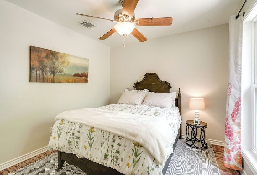 Dog Friendly Live Oak Home W/ Hot Tub & Game Room!