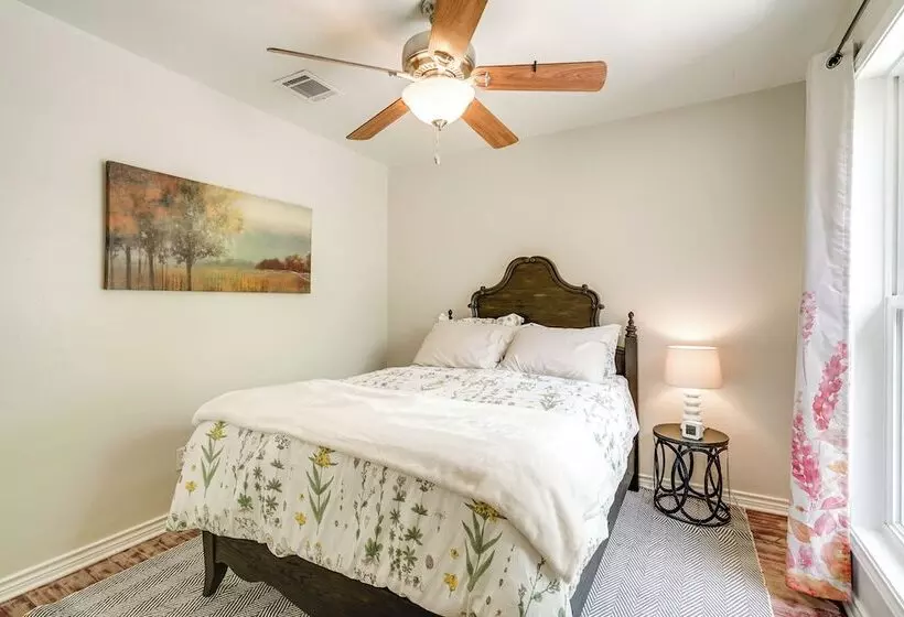 Dog Friendly Live Oak Home W/ Hot Tub & Game Room!