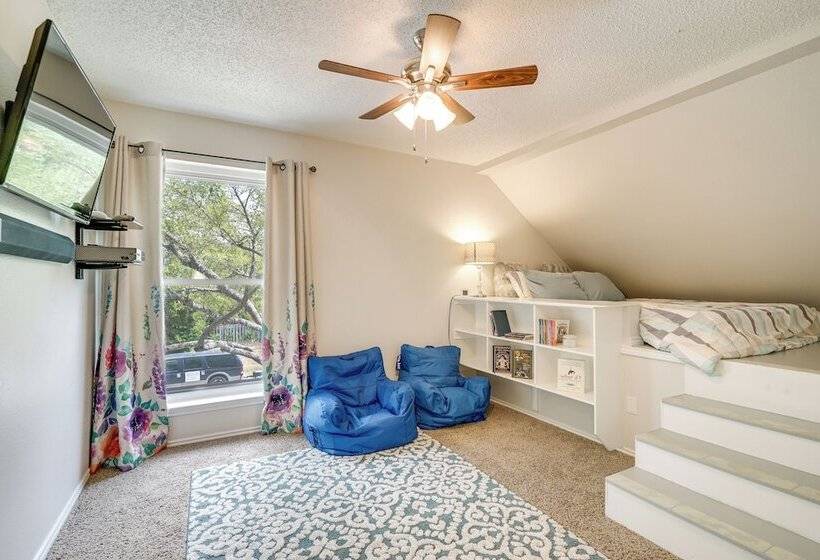 Dog Friendly Live Oak Home W/ Hot Tub & Game Room!