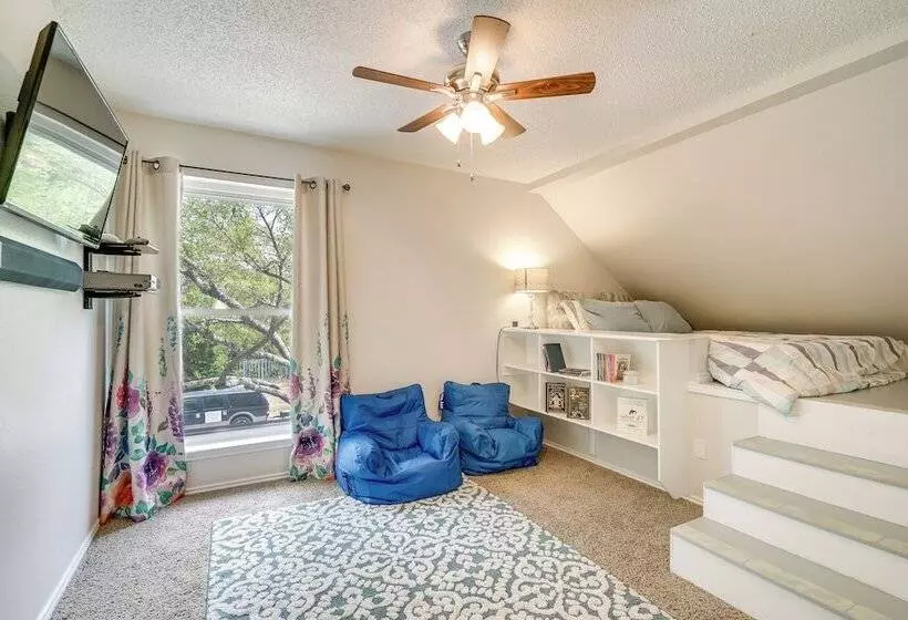 Dog Friendly Live Oak Home W/ Hot Tub & Game Room!