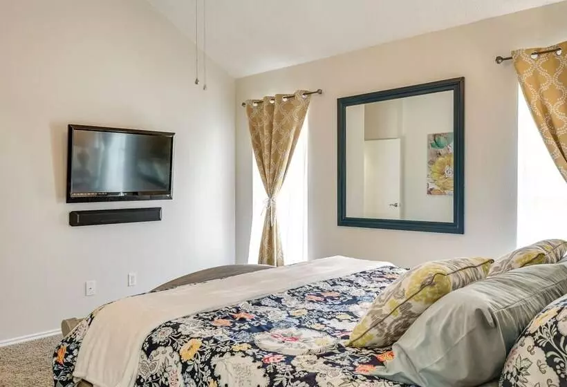 Dog Friendly Live Oak Home W/ Hot Tub & Game Room!