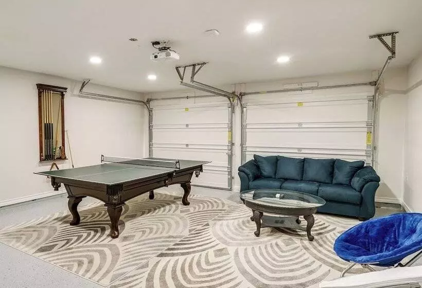 Dog Friendly Live Oak Home W/ Hot Tub & Game Room!