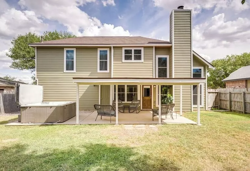 Dog Friendly Live Oak Home W/ Hot Tub & Game Room!