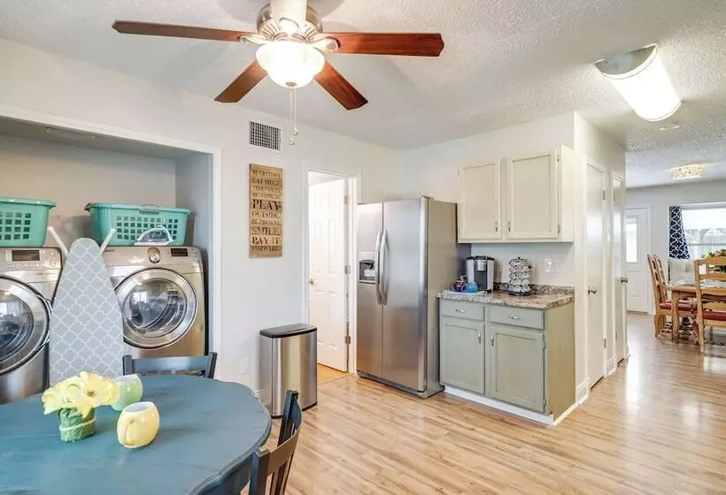 Dog Friendly Live Oak Home W/ Hot Tub & Game Room!
