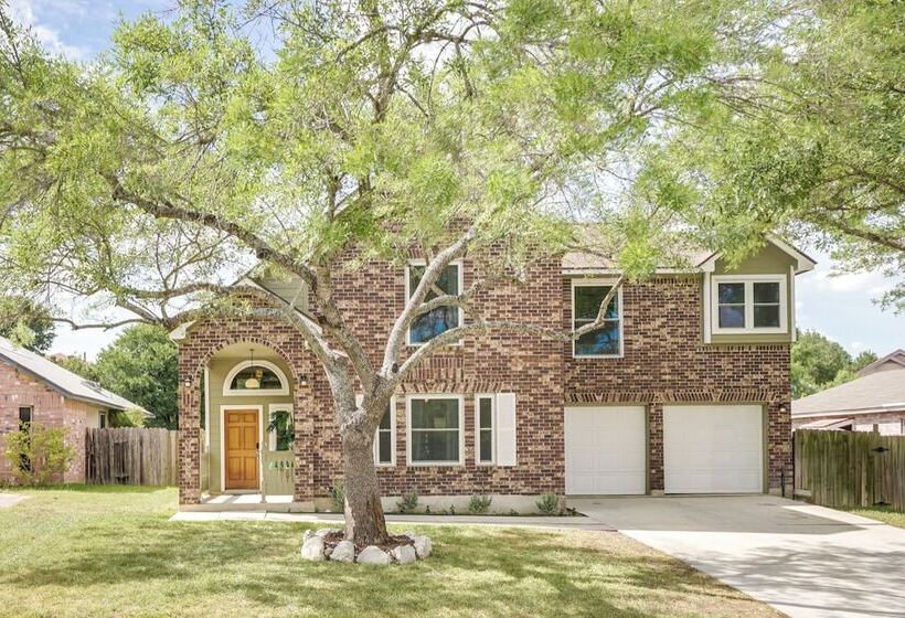 Dog Friendly Live Oak Home W/ Hot Tub & Game Room!