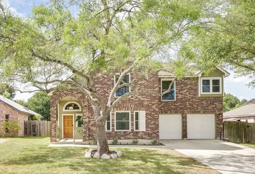 Dog Friendly Live Oak Home W/ Hot Tub & Game Room!