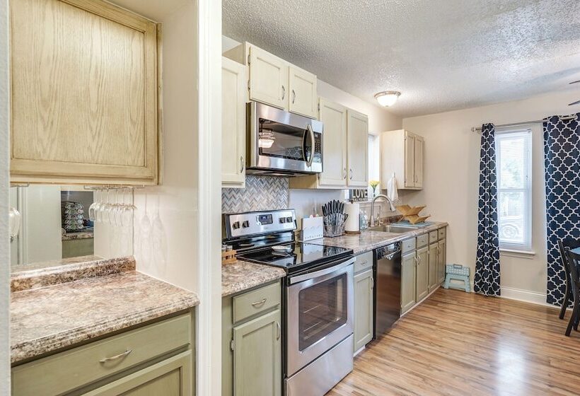 Dog Friendly Live Oak Home W/ Hot Tub & Game Room!