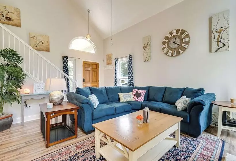 Dog Friendly Live Oak Home W/ Hot Tub & Game Room!