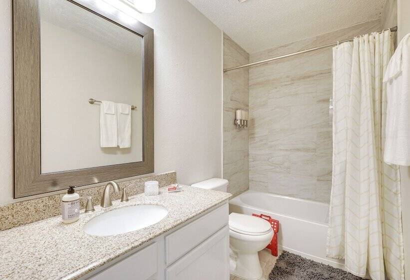 Dog Friendly Live Oak Home W/ Hot Tub & Game Room!