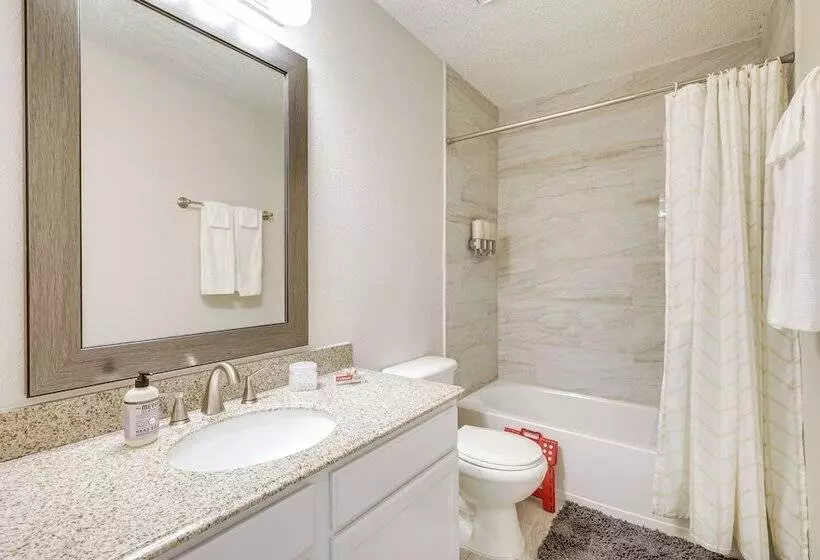 Dog Friendly Live Oak Home W/ Hot Tub & Game Room!