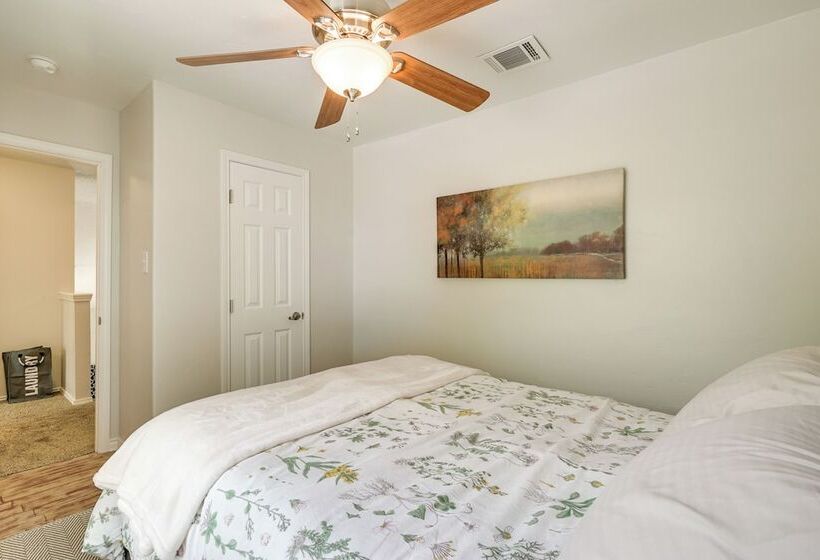 Dog Friendly Live Oak Home W/ Hot Tub & Game Room!