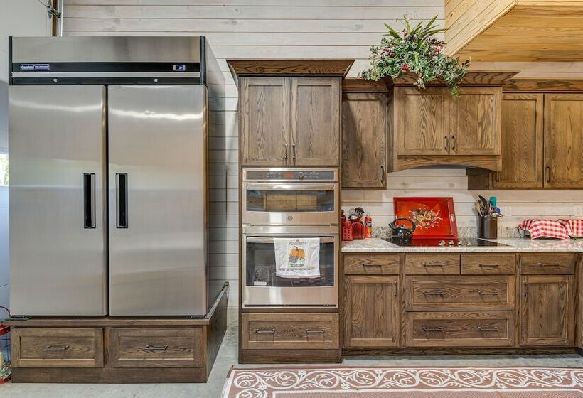 Eagle Crest Lodge Large Group Getaway!