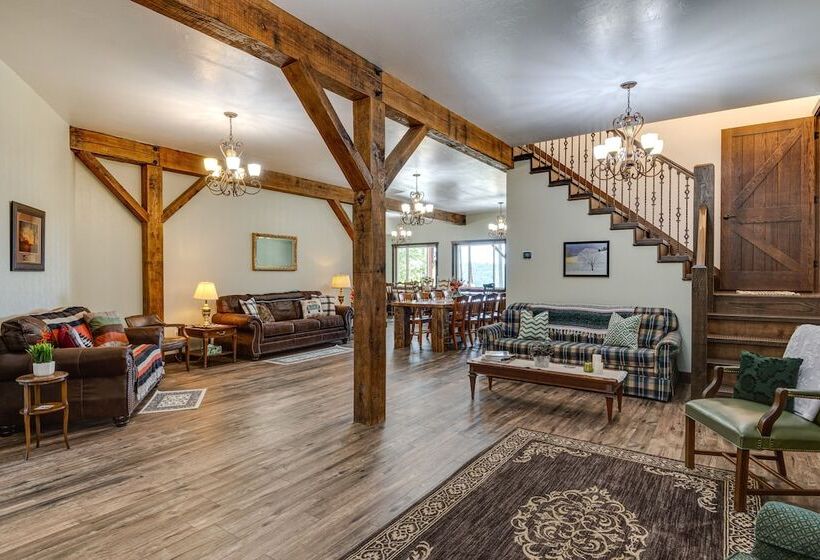 Eagle Crest Lodge Large Group Getaway!