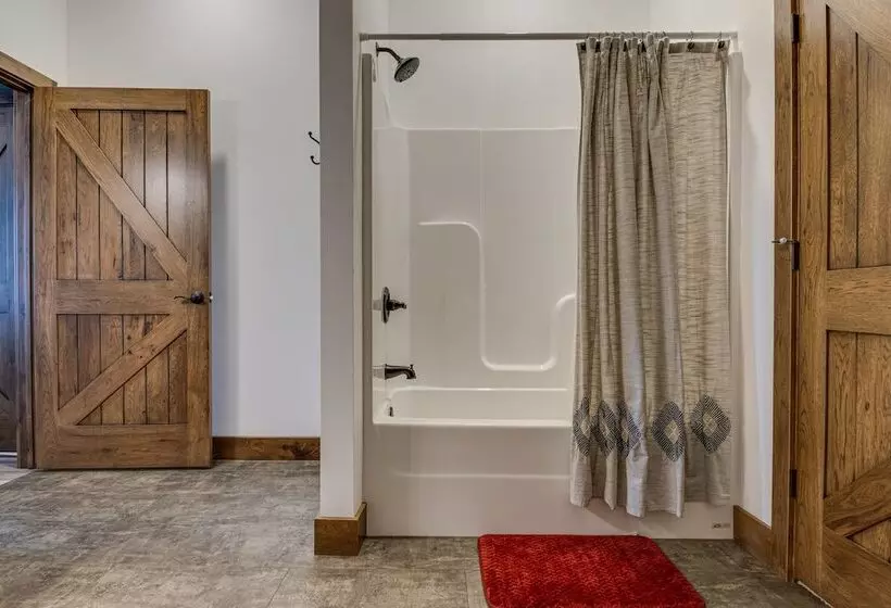 Eagle Crest Lodge    Large Group Getaway!