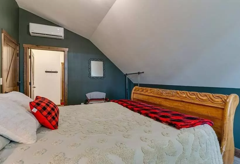 Eagle Crest Lodge    Large Group Getaway!