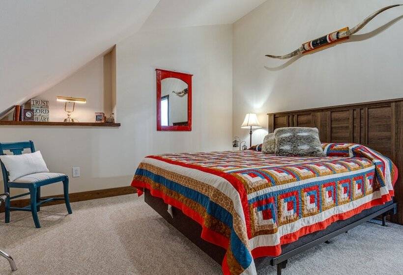 Eagle Crest Lodge Large Group Getaway!