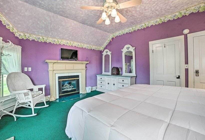 Elegant 1905 Home: Steps To Torch Lake & Dtwn