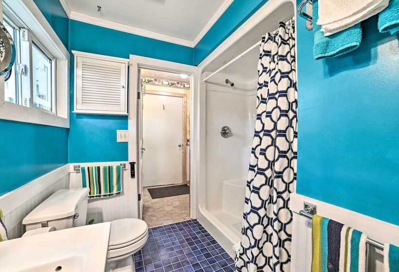 Elegant 1905 Home: Steps To Torch Lake & Dtwn