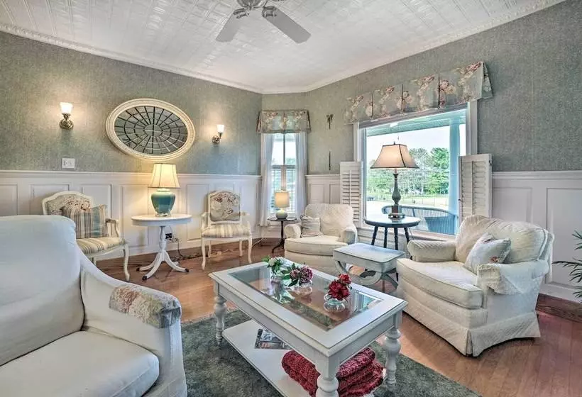 Elegant 1905 Home: Steps To Torch Lake & Dtwn