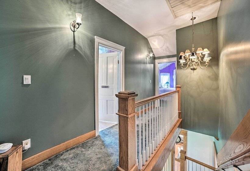 Elegant 1905 Home: Steps To Torch Lake & Dtwn