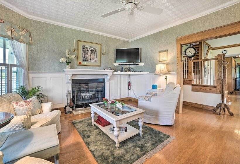 Elegant 1905 Home: Steps To Torch Lake & Dtwn