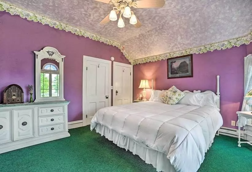 Elegant 1905 Home: Steps To Torch Lake & Dtwn