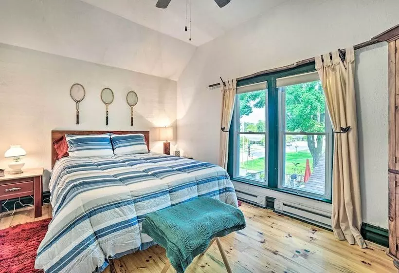 Elegant 1905 Home: Steps To Torch Lake & Dtwn