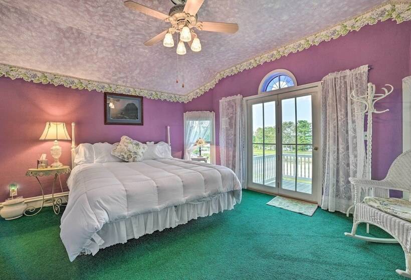 Elegant 1905 Home: Steps To Torch Lake & Dtwn