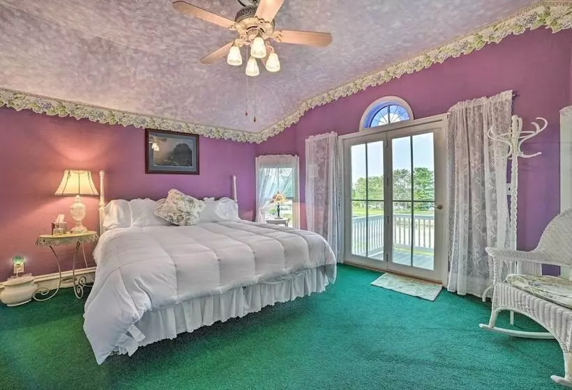 Elegant 1905 Home: Steps To Torch Lake & Dtwn