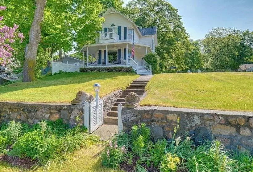 Elegant 1905 Home: Steps To Torch Lake & Dtwn