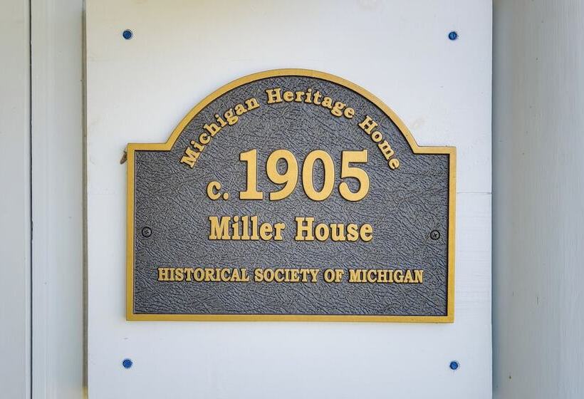 Elegant 1905 Home: Steps To Torch Lake & Dtwn