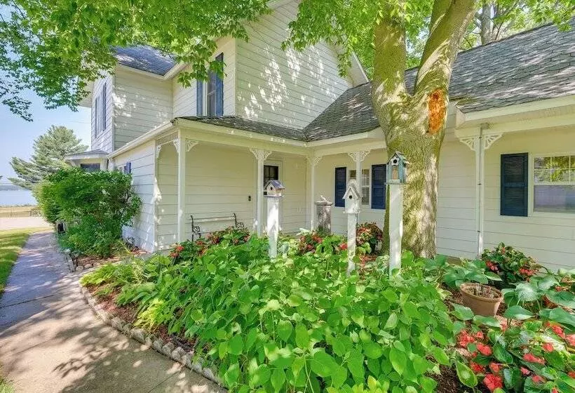 Elegant 1905 Home: Steps To Torch Lake & Dtwn