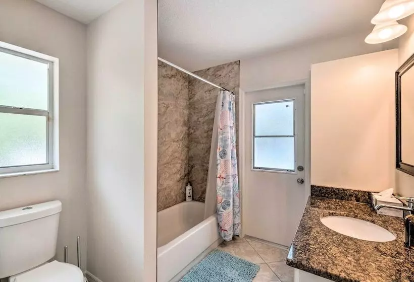 Englewood Escape W/ Pool ~ 6 Mi To Beaches!