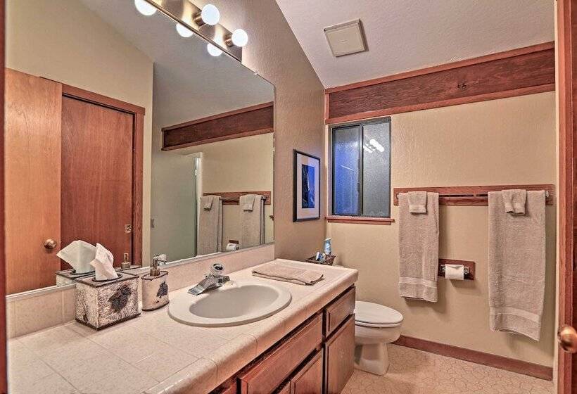 Family Friendly Truckee Cabin Near Ski Shuttle!