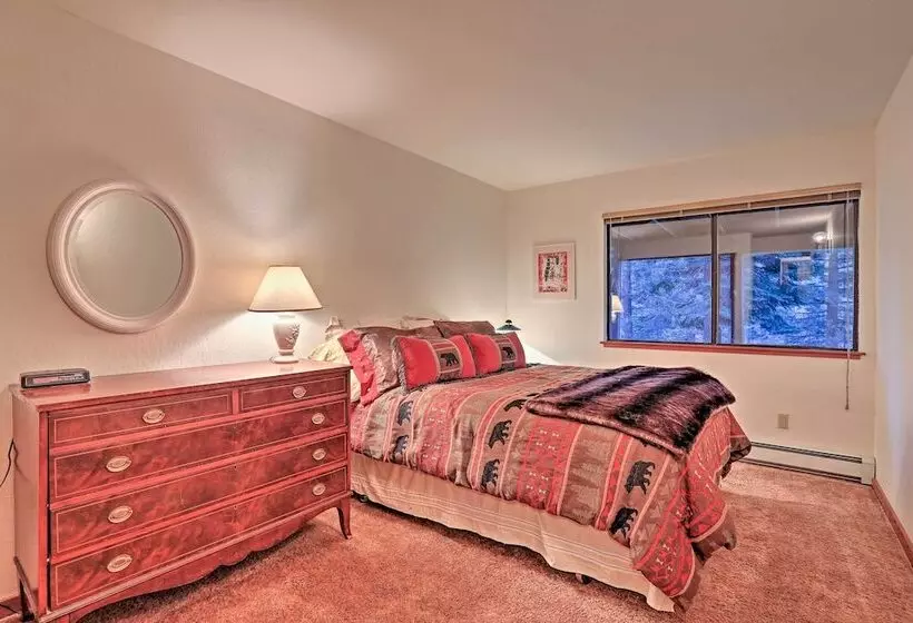 Family Friendly Truckee Cabin Near Ski Shuttle!