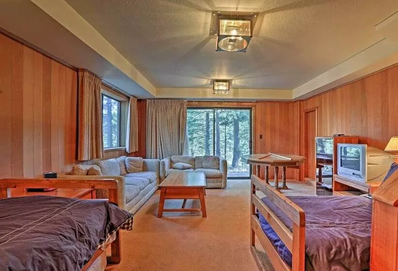 Family Friendly Truckee Cabin Near Ski Shuttle!