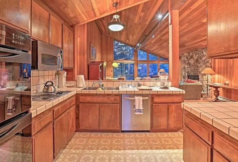 Family Friendly Truckee Cabin Near Ski Shuttle!
