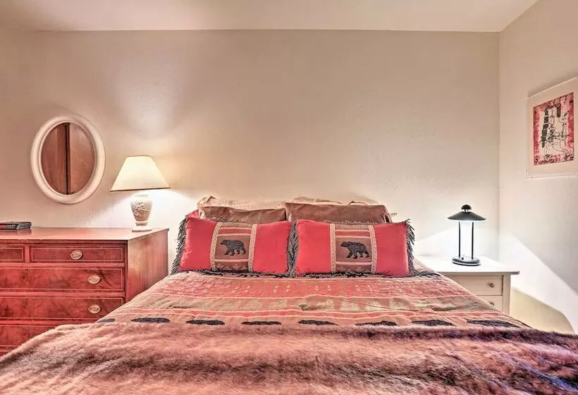 Family Friendly Truckee Cabin Near Ski Shuttle!