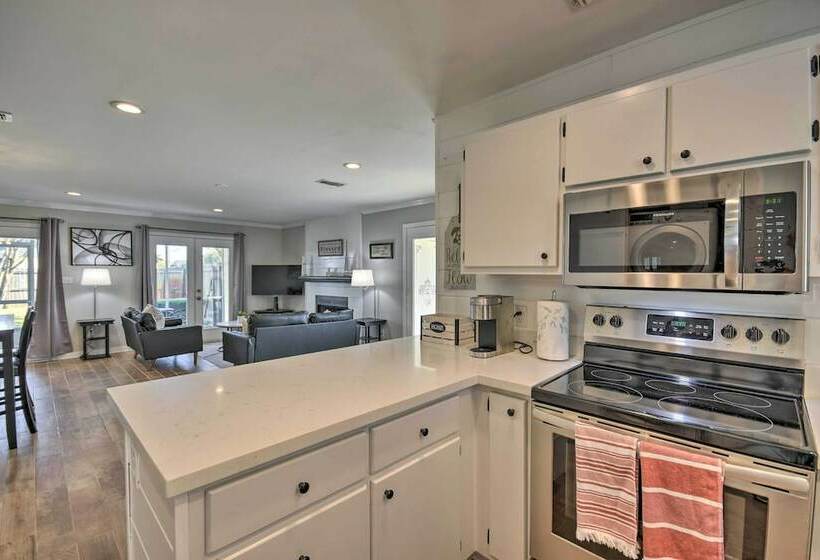 Gulf Breeze Retreat < 4 Mi To Beach Access!