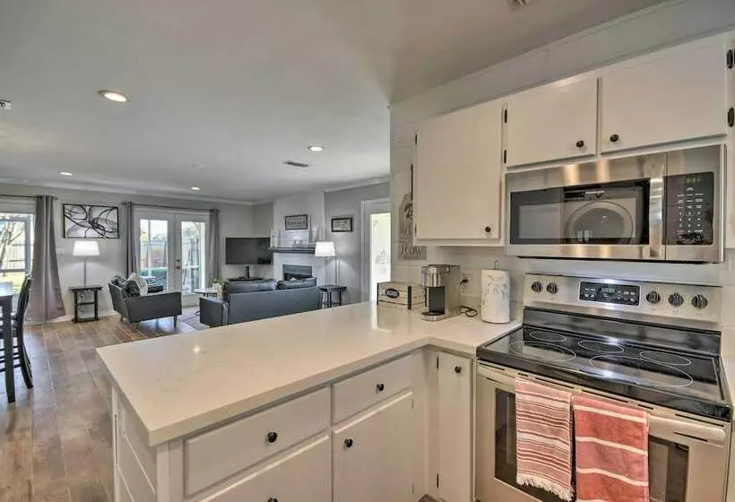 Gulf Breeze Retreat < 4 Mi To Beach Access!