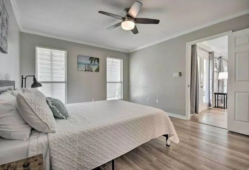 Gulf Breeze Retreat < 4 Mi To Beach Access!