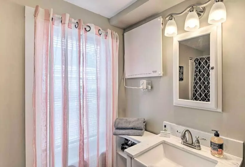 Historic Meredith Home: Walk To Town Center!