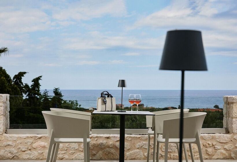 Отель Quattro Suites