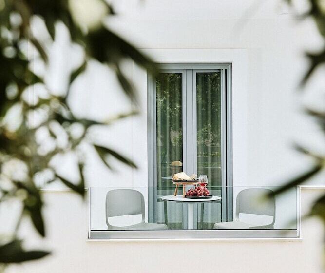 Отель Quattro Suites