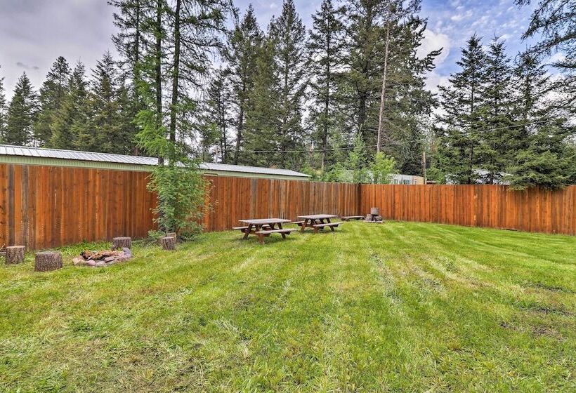 Hungry Horse Cabin: Deck, Fire Pit, Near Glacier!