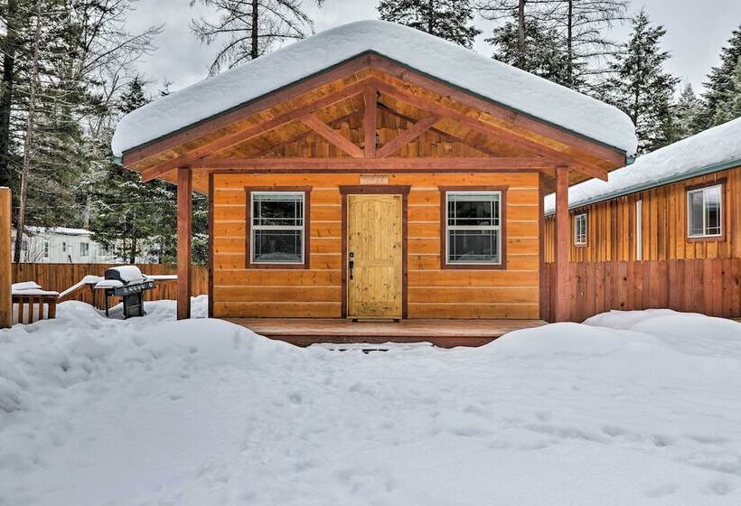 Hungry Horse Cabin: Deck, Fire Pit, Near Glacier!