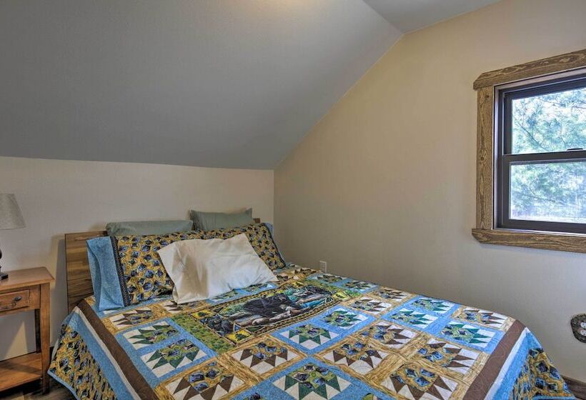 Inviting Irma Cottage W/ Silver Lake Access!